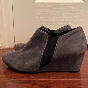 Vionic Stanton Suede Gray Wedge Booties Size 8.5